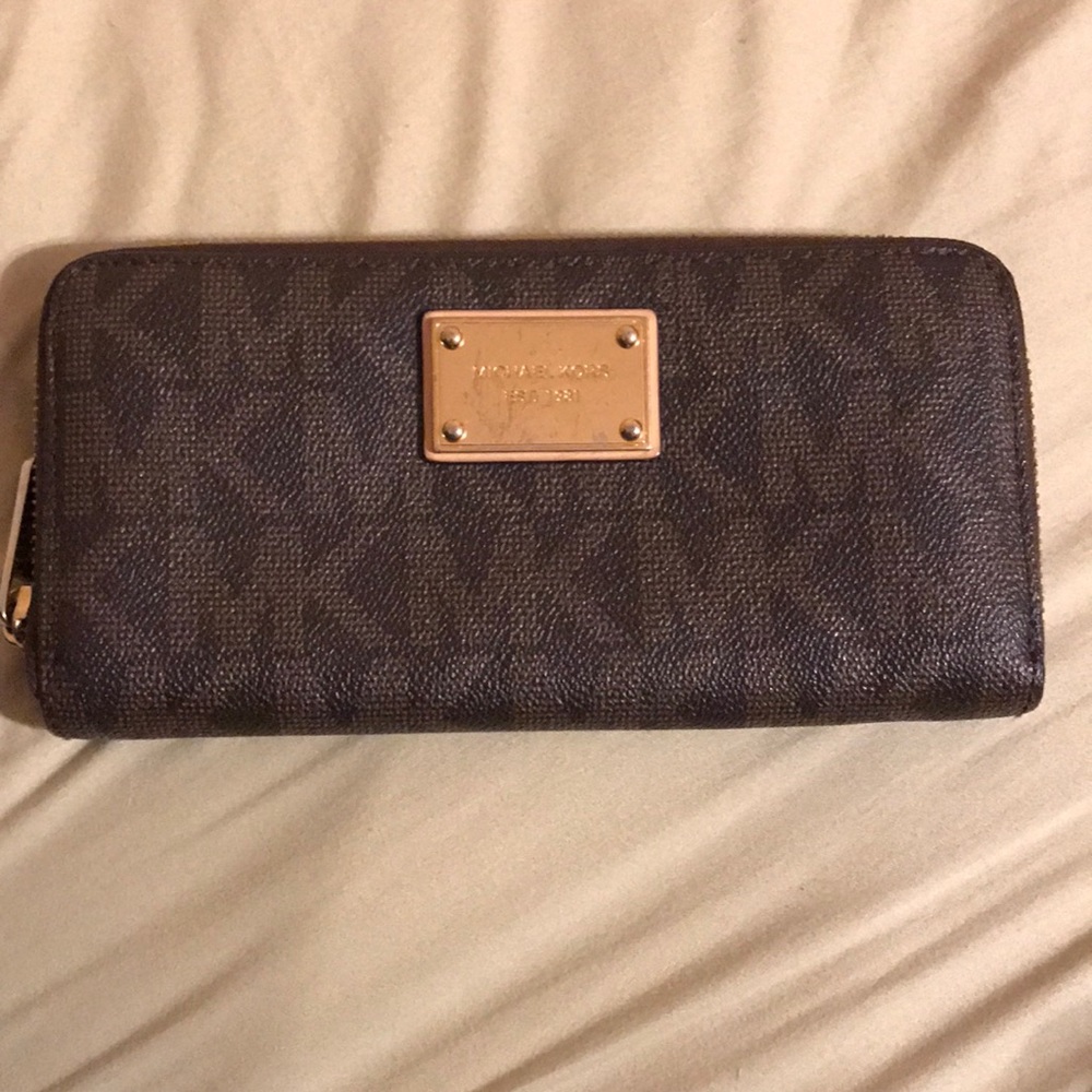 Michael kors wallet